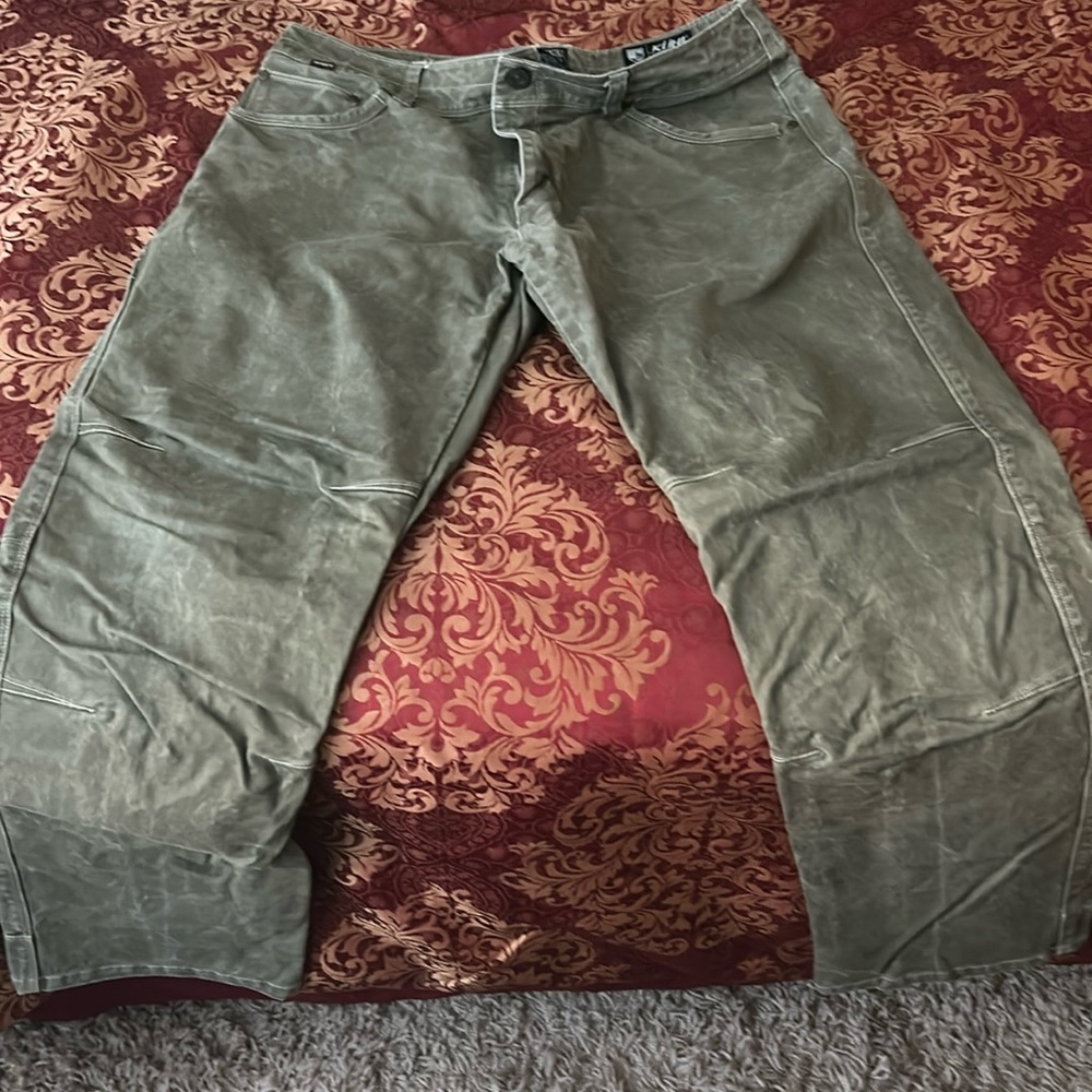 36/32 Kuhl pants
